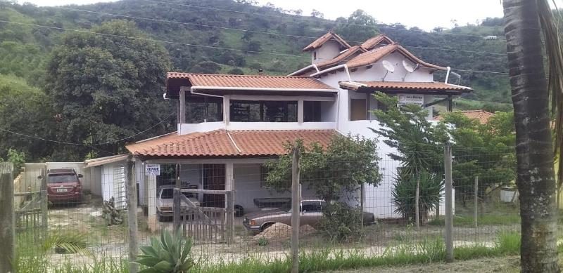 Casa campestre com varandão